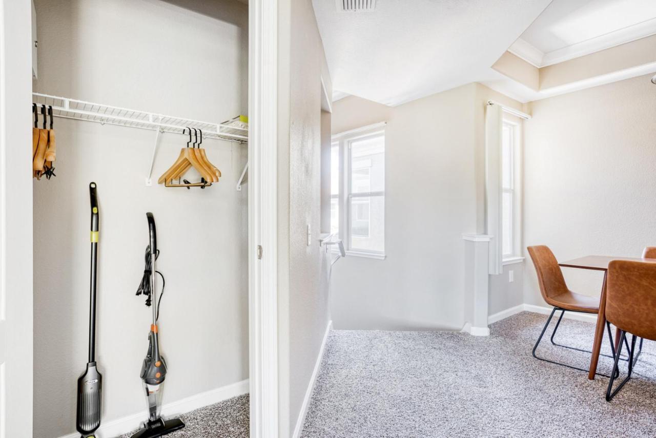 3br W Wd Gym Pool S F O-582