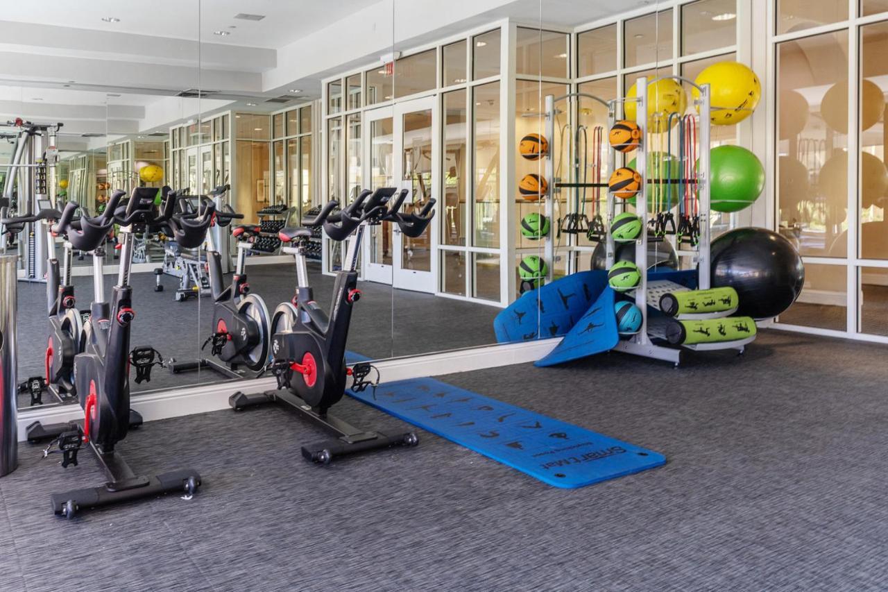 3br W Wd Gym Pool S F O-582
